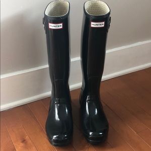 Black hunter boots